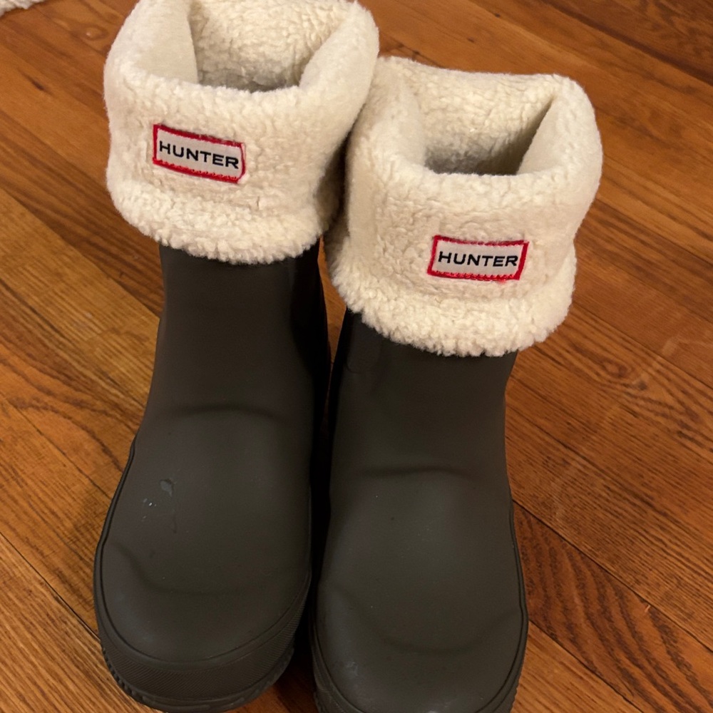 Hunter Women's Green Boots with Cream Fleece Cuff